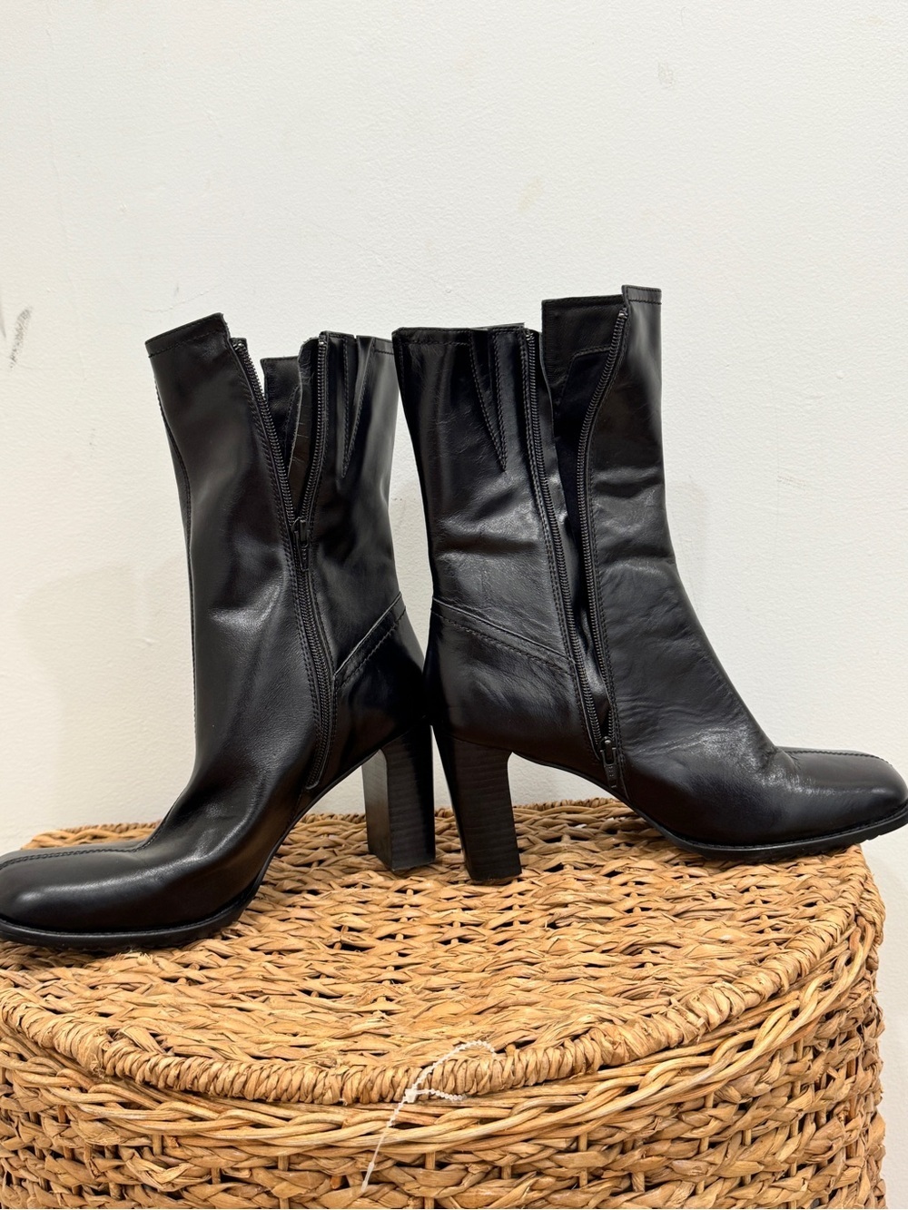 Classic Black Block Heel Boots - Women Size 10 - Picture 8 of 8